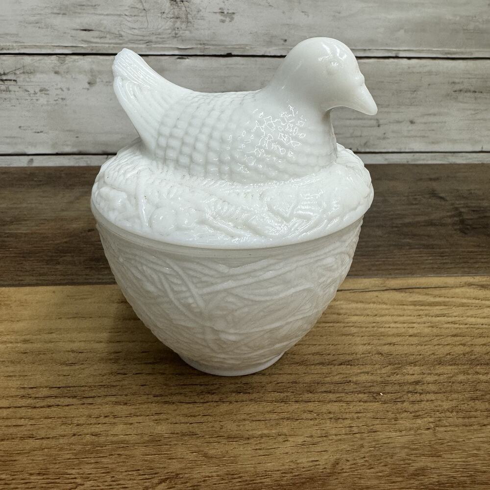 AVON - VINTAGE WHITE MILK GLASS BIRD ON A NEST WITH LID - MANY USES